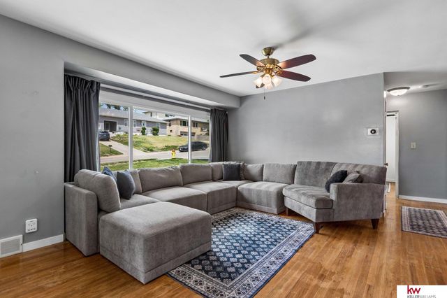 1003 Parkway Drive, Bellevue, NE 68005
