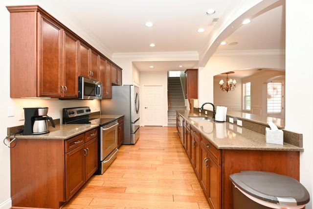 1009 Larkwood Dr, Hermitage, TN 37076