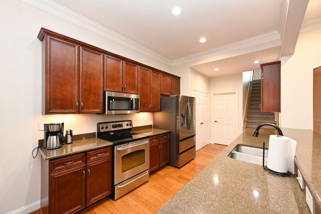 1009 Larkwood Dr, Hermitage, TN 37076