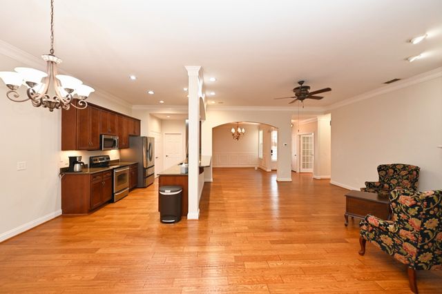 1009 Larkwood Dr, Hermitage, TN 37076