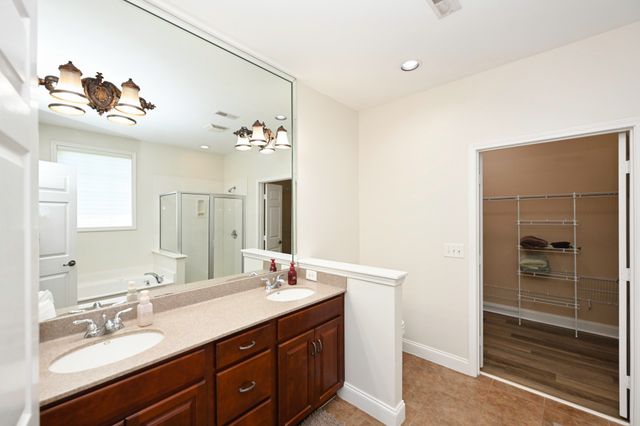 1009 Larkwood Dr, Hermitage, TN 37076