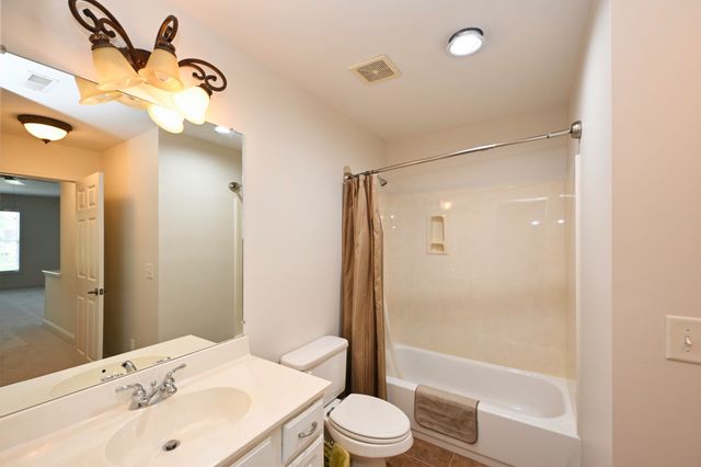 1009 Larkwood Dr, Hermitage, TN 37076
