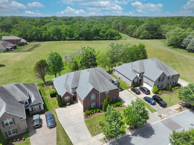 1009 Larkwood Dr, Hermitage, TN 37076