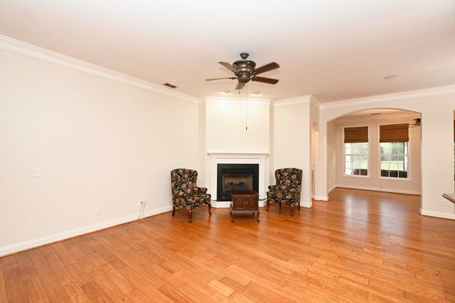 1009 Larkwood Dr, Hermitage, TN 37076