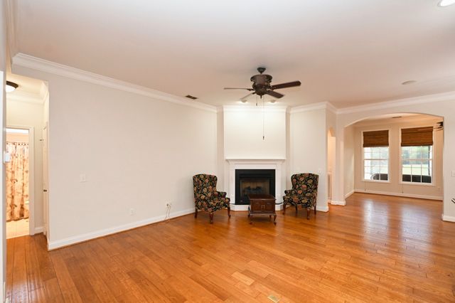 1009 Larkwood Dr, Hermitage, TN 37076