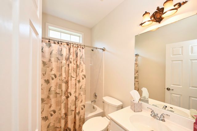 1009 Larkwood Dr, Hermitage, TN 37076