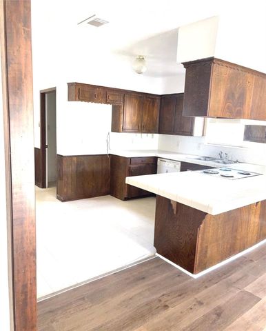 108 Houston Street, Angleton, TX 77515