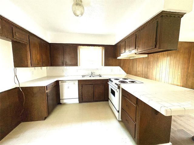 108 Houston Street, Angleton, TX 77515