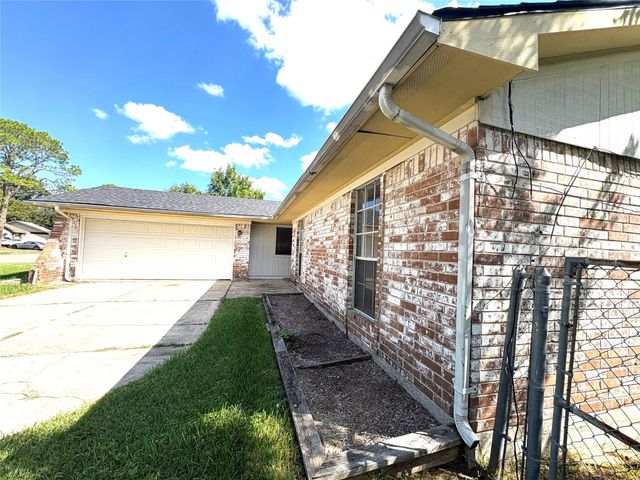 108 Houston Street, Angleton, TX 77515
