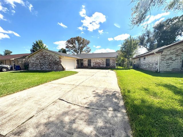 108 Houston Street, Angleton, TX 77515