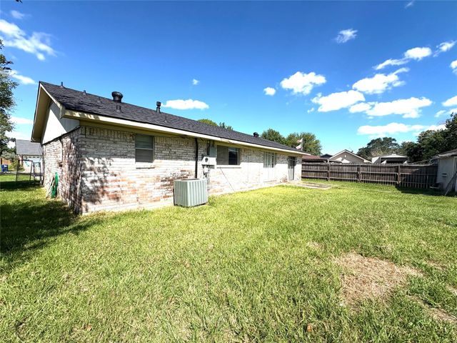 108 Houston Street, Angleton, TX 77515