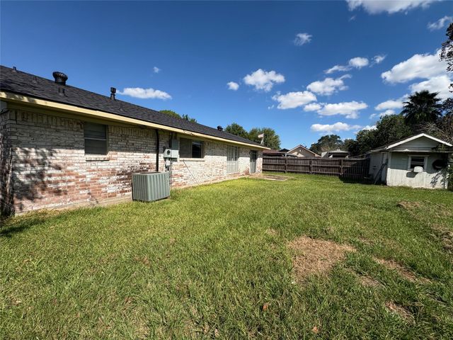 108 Houston Street, Angleton, TX 77515