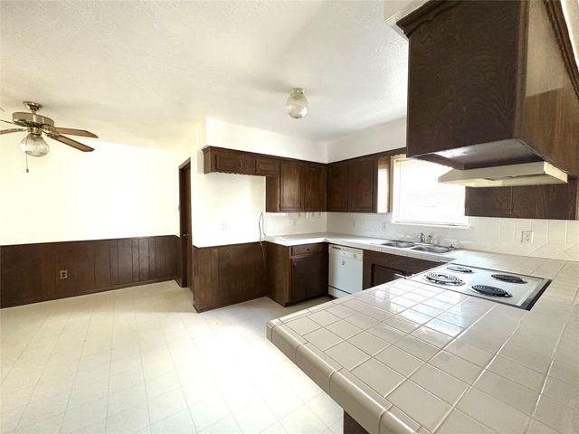 108 Houston Street, Angleton, TX 77515