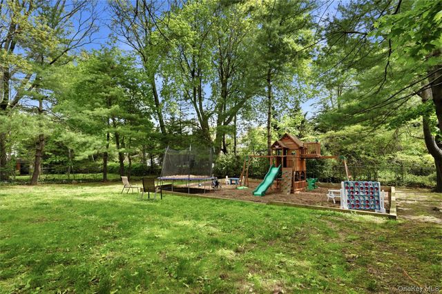 4 Cross Lane, Glen Head, NY 11545
