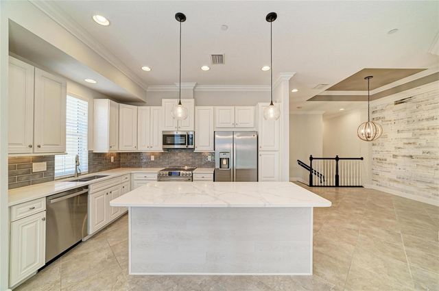 340 SAPPHIRE LAKE DRIVE 201, Bradenton, FL 34209