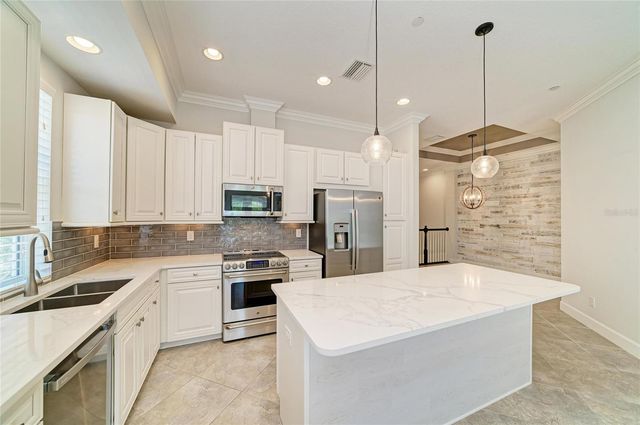 340 SAPPHIRE LAKE DRIVE 201, Bradenton, FL 34209