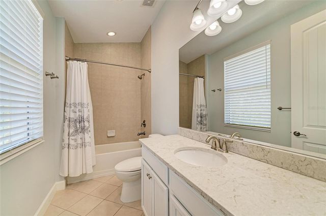 340 SAPPHIRE LAKE DRIVE 201, Bradenton, FL 34209