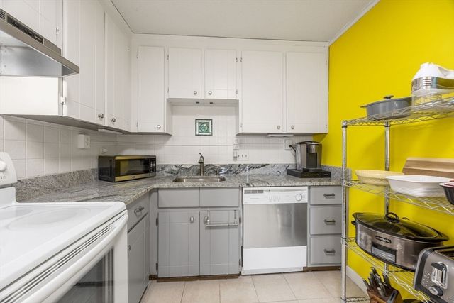 10 Candlewood Ln 2-1, Dennis, MA 02639