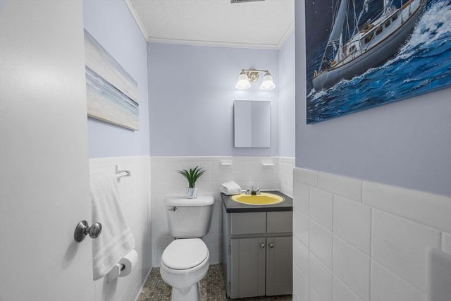 10 Candlewood Ln 2-1, Dennis, MA 02639