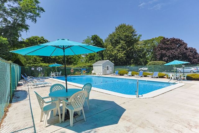 10 Candlewood Ln 2-1, Dennis, MA 02639