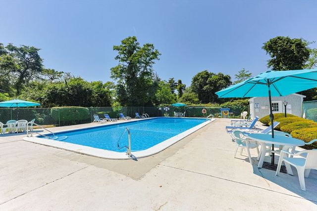 10 Candlewood Ln 2-1, Dennis, MA 02639