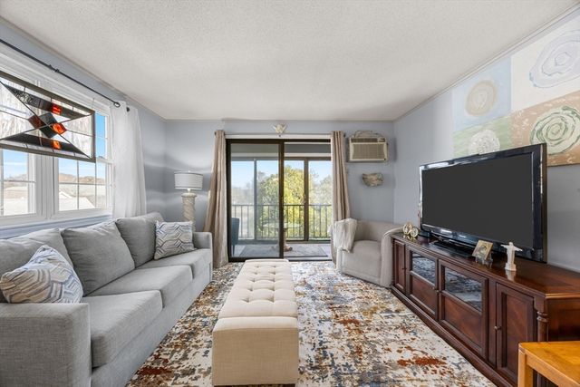 10 Candlewood Ln 2-1, Dennis, MA 02639