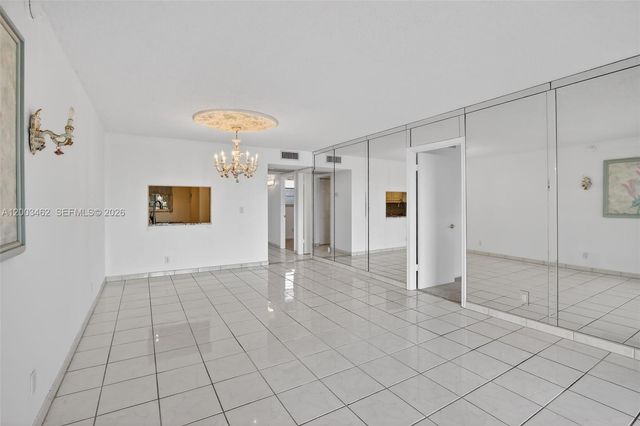 9235 Lagoon Pl 404, Davie, FL 33324