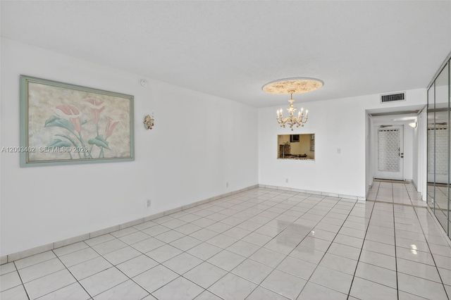 9235 Lagoon Pl 404, Davie, FL 33324