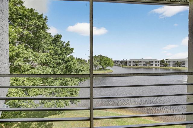 9235 Lagoon Pl 404, Davie, FL 33324