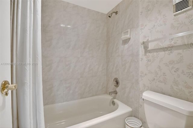 9235 Lagoon Pl 404, Davie, FL 33324