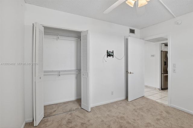 9235 Lagoon Pl 404, Davie, FL 33324