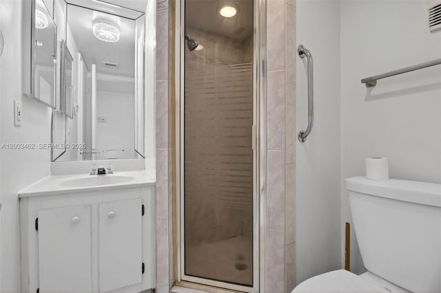 9235 Lagoon Pl 404, Davie, FL 33324