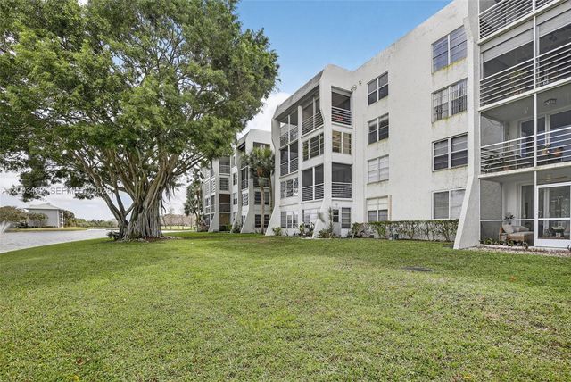 9235 Lagoon Pl 404, Davie, FL 33324