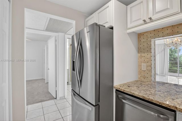 9235 Lagoon Pl 404, Davie, FL 33324