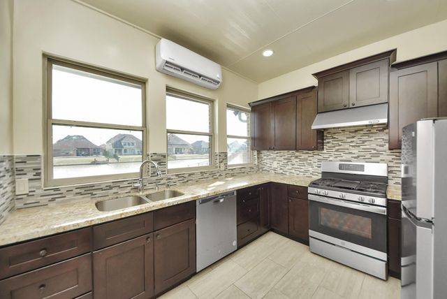 2714 Newport Lake Boulevard, Manvel, TX 77578