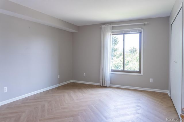 30515 W 14 Mile Road 37, Farmington Hills, MI 48334