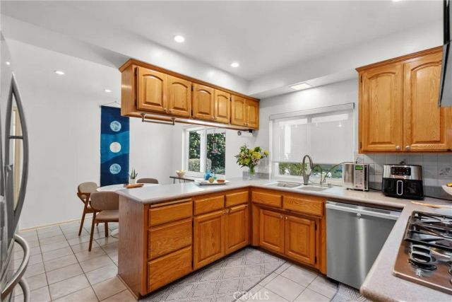 10411 Oso Avenue, Chatsworth, CA 91311