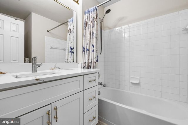 9884 SOUNDING SHORE LN, Bristow, VA 20136