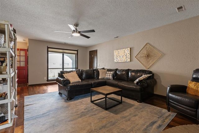 1802 SE Crouch Street, Bentonville, AR 72712