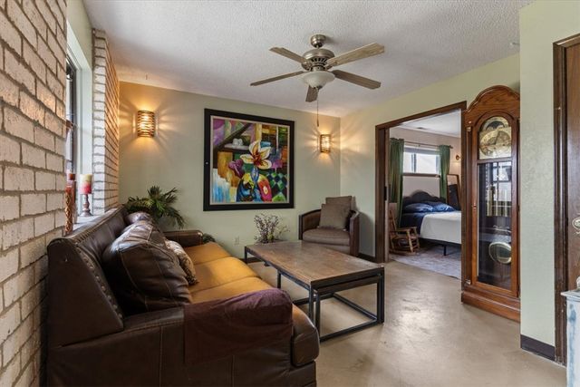 1802 SE Crouch Street, Bentonville, AR 72712