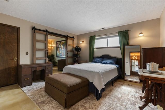 1802 SE Crouch Street, Bentonville, AR 72712