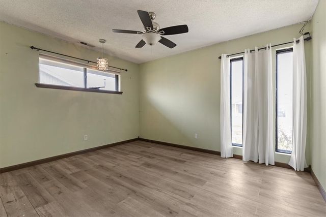 1802 SE Crouch Street, Bentonville, AR 72712