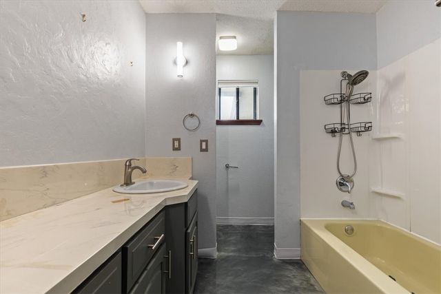 1802 SE Crouch Street, Bentonville, AR 72712