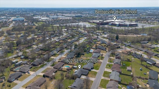 1802 SE Crouch Street, Bentonville, AR 72712