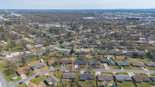 1802 SE Crouch Street, Bentonville, AR 72712