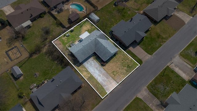 1802 SE Crouch Street, Bentonville, AR 72712