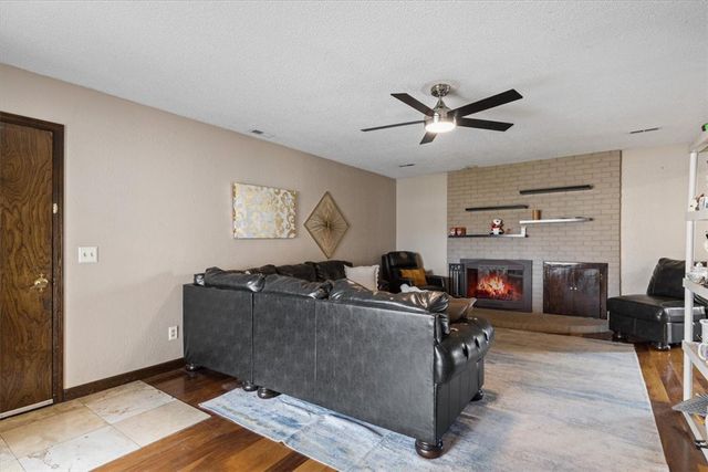 1802 SE Crouch Street, Bentonville, AR 72712