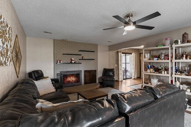 1802 SE Crouch Street, Bentonville, AR 72712