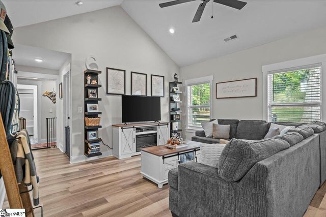 1141 Old Hills Bridge Road, Pauline, SC 29374