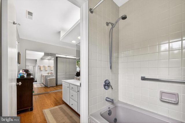 1003 PRIORY PL, Mclean, VA 22101